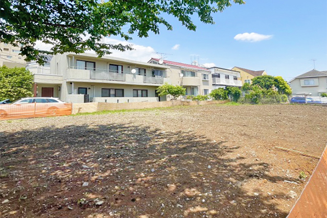 眺めのいいスカイバルコニーが似合う「成城」の南向き整形地