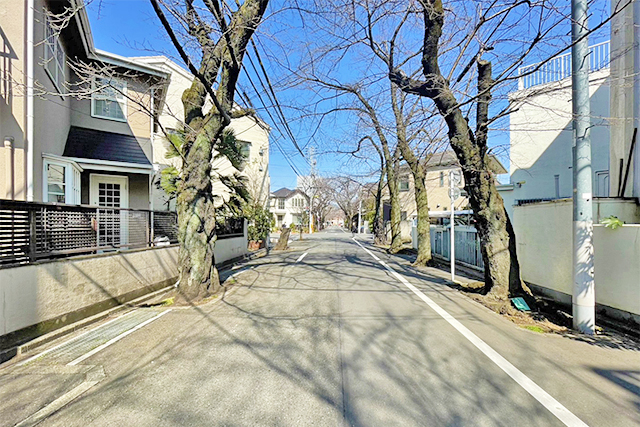 利便性高い土地で桜が身近にある生活を