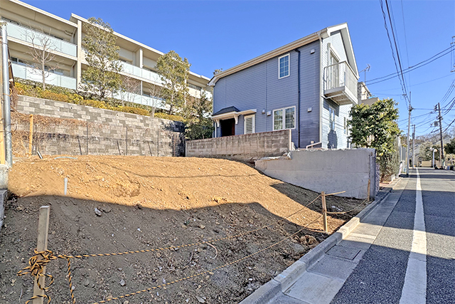 間口9m。南側道路で陽当り・開放感◎「成田東」の土地