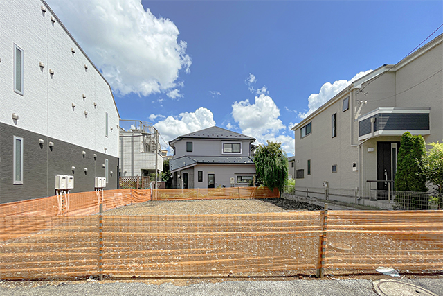新宿までアクセス良好な約40坪×間口約9mの整形地