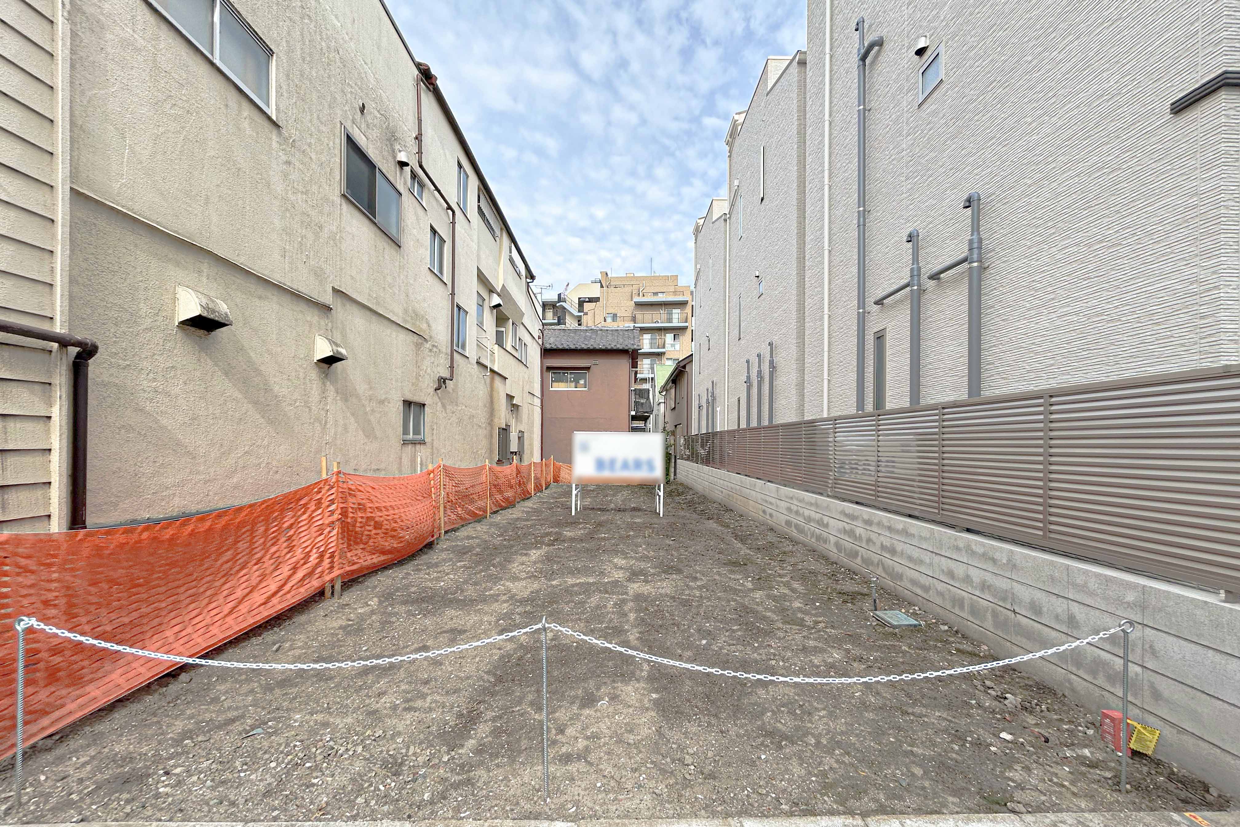 「新馬場」駅徒歩4分、容積率300％×前面道路幅員約7mの整形地