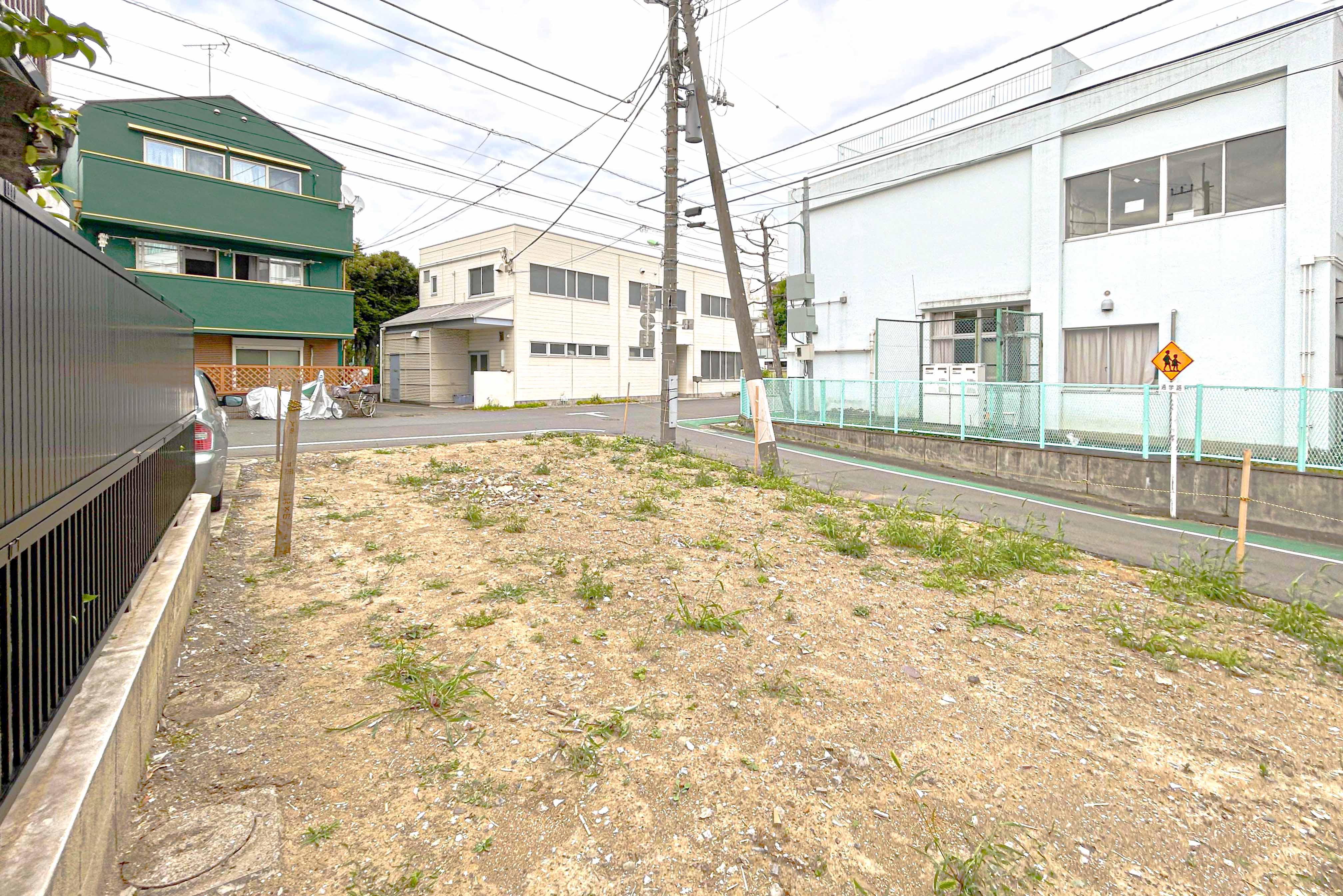保育園・小学校まで徒歩1分、住みやすい環境が揃った南東角地