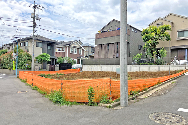 約86坪の南向き三方角地！開放感と利便性に優れた立地。収益用地◎