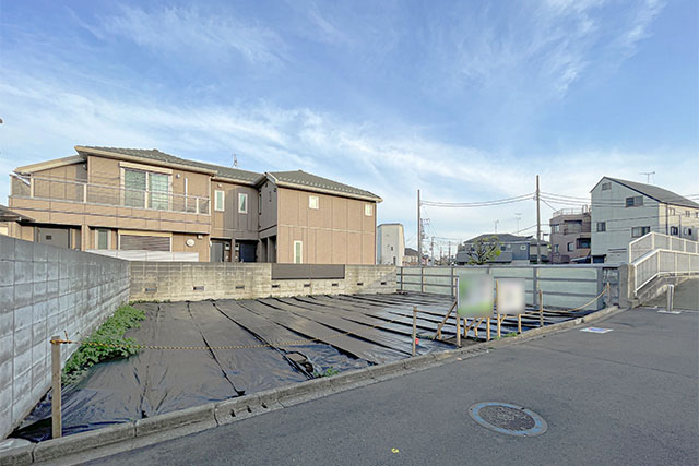 人気の東急線沿線！駅徒歩2分の地に、28帖の広々LDKを有した新築戸建を