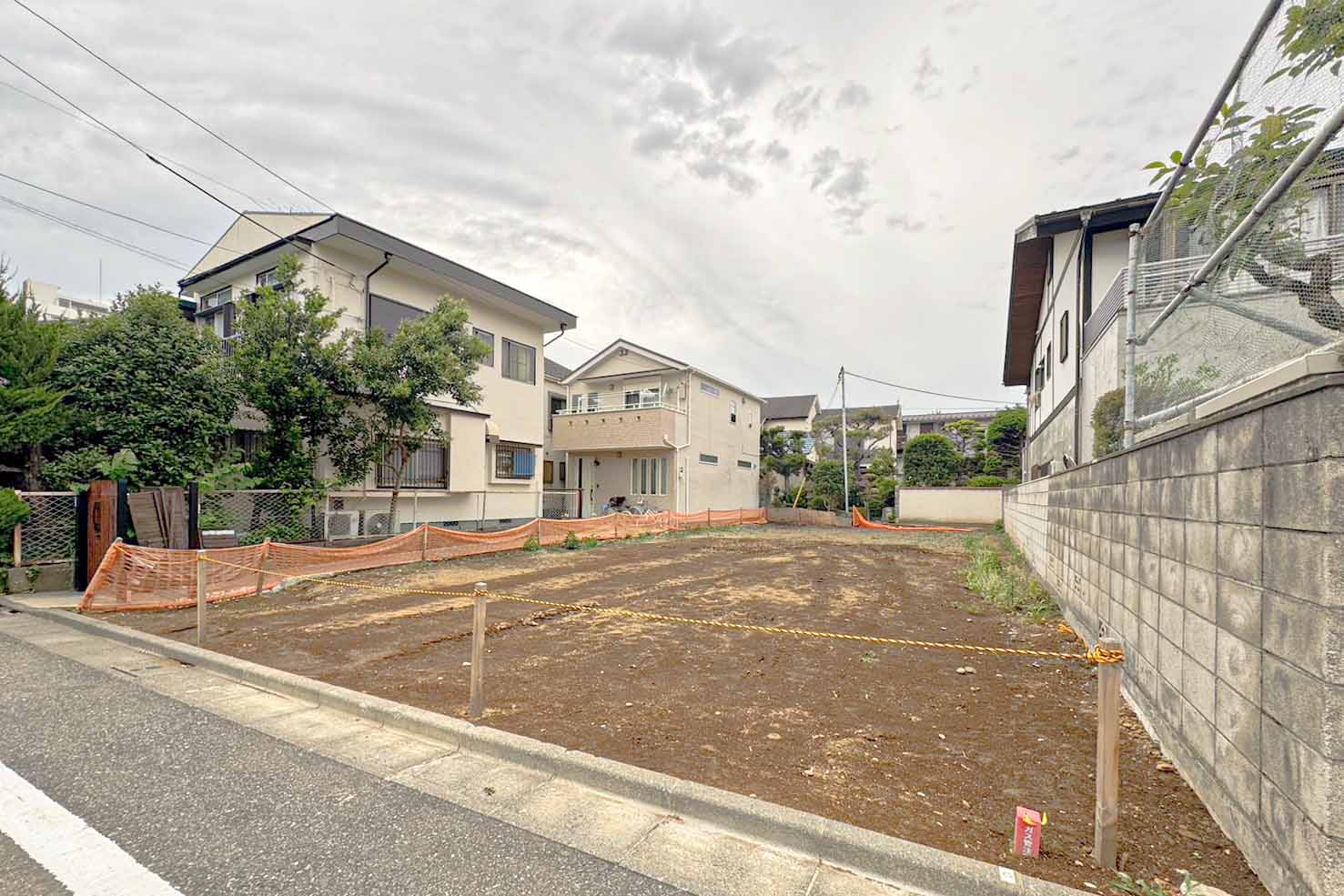 人気の荻窪エリア、前面道路幅員8.1mの解放感ある敷地
