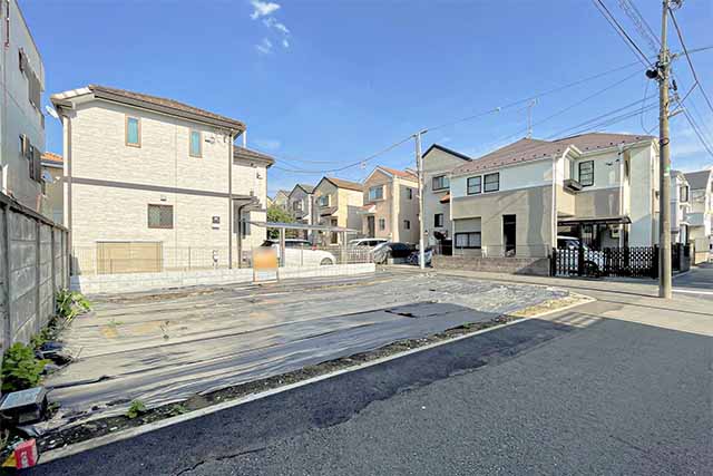 閑静な住宅街の南西角地。お買い物も便利な西荻窪エリアで生活