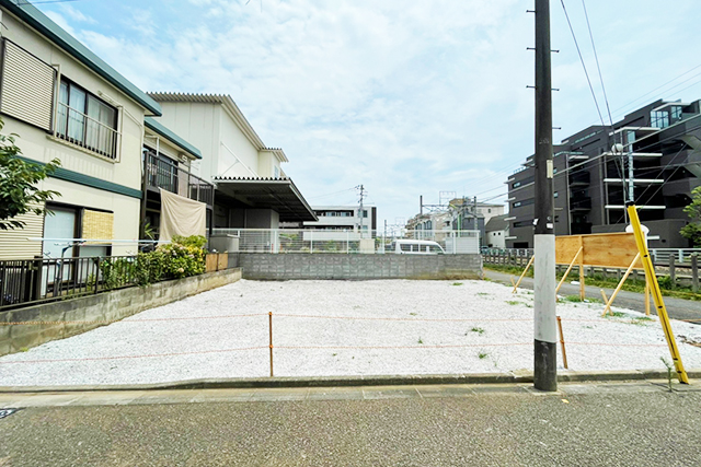 「尾山台」駅3分！南西角地で陽当り良好