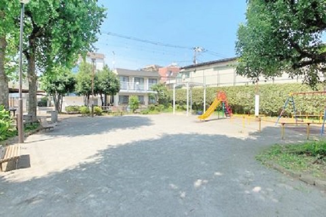 Selection 公園の目の前！車通りの少ない落ち着いた邸宅地