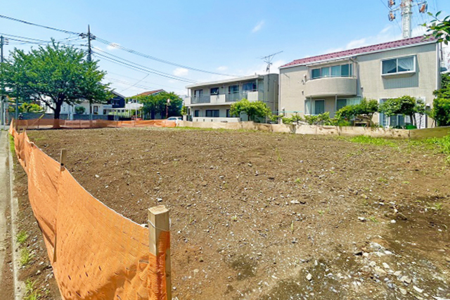 「成城」の大型南西角地にパティオのある家を