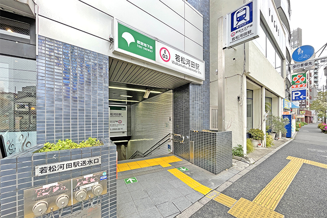 駅から徒歩5分の南東角地。便利さを実感