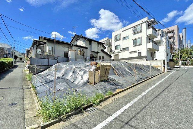 縁側でハーブティーを飲みながら。おだやかな時間が流れる庭のある家
