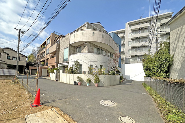 車通りの少ない閑静な邸宅街「高田」の分譲地