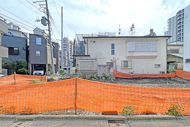 ルーフバルコニーのある車庫付き3LDKも叶う、本駒込の北東角地