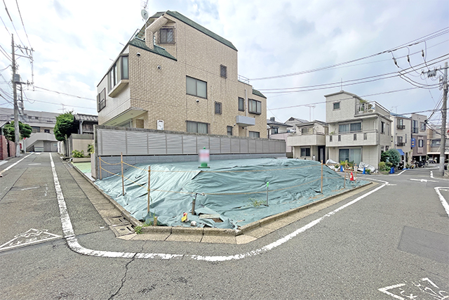 「中目黒」の3方角地に、アイランドキッチンの映えるひだまりリビングを